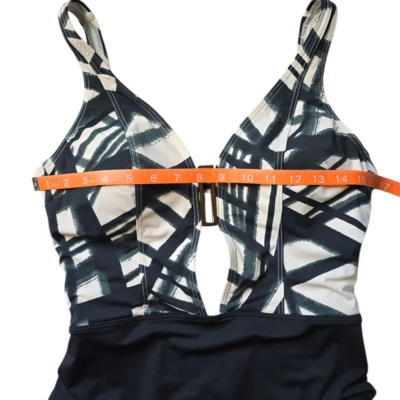 Miraclesuit Monochrome Graphic One Piece - Picture 7 of 11